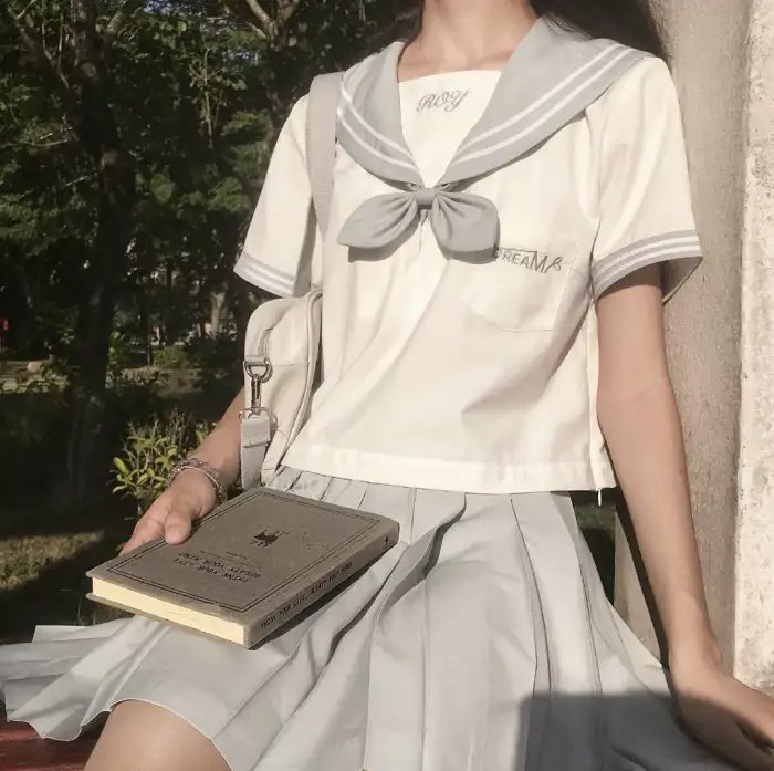 伴游女王